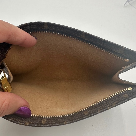 Louis Vuitton Pouchette - Picture 8 of 10